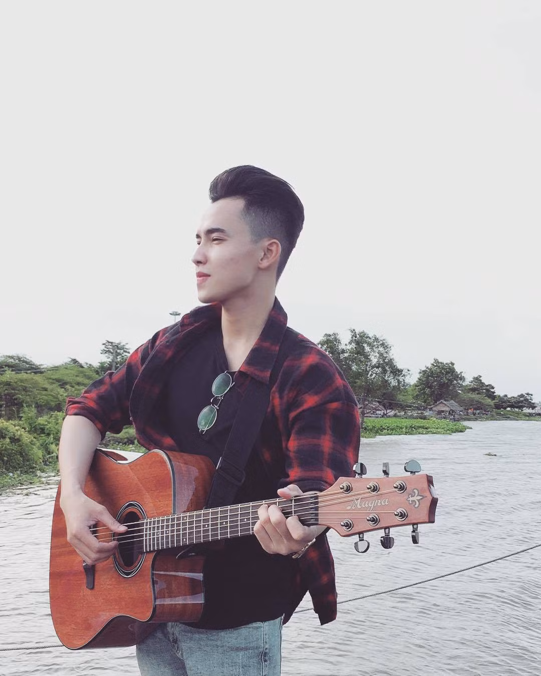 Sắc màu SV 30/7: “Nam thần” trường Y “đốn tim” cộng đồng mạng ảnh 2