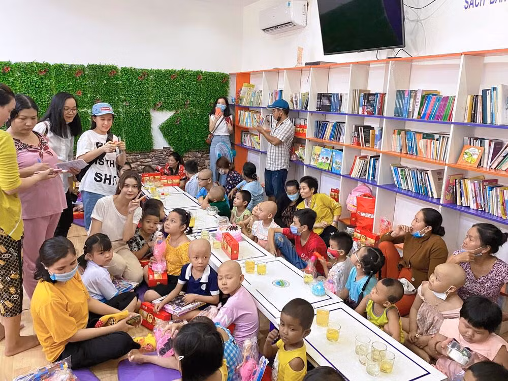 Vũ Khắc Tiệp rao bán ổi trên xe khách; Ngọc Trinh tung bộ ảnh kẹo ngọt đánh dấu tuổi 31 ảnh 13