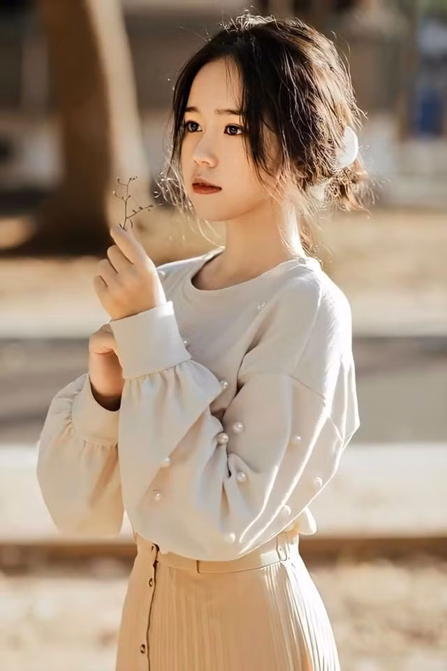 Sắc màu SV 28/7: Hotgirl 9X khoe gương mặt sắc lạnh quyến rũ; nữ sinh có chiều cao “khủng“ ảnh 10