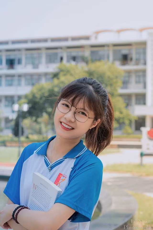 Sắc màu SV 10/7: 9X Bách khoa xinh xắn, học giỏi; vinh danh nữ sinh tử nạn vì cứu em nhỏ ảnh 1