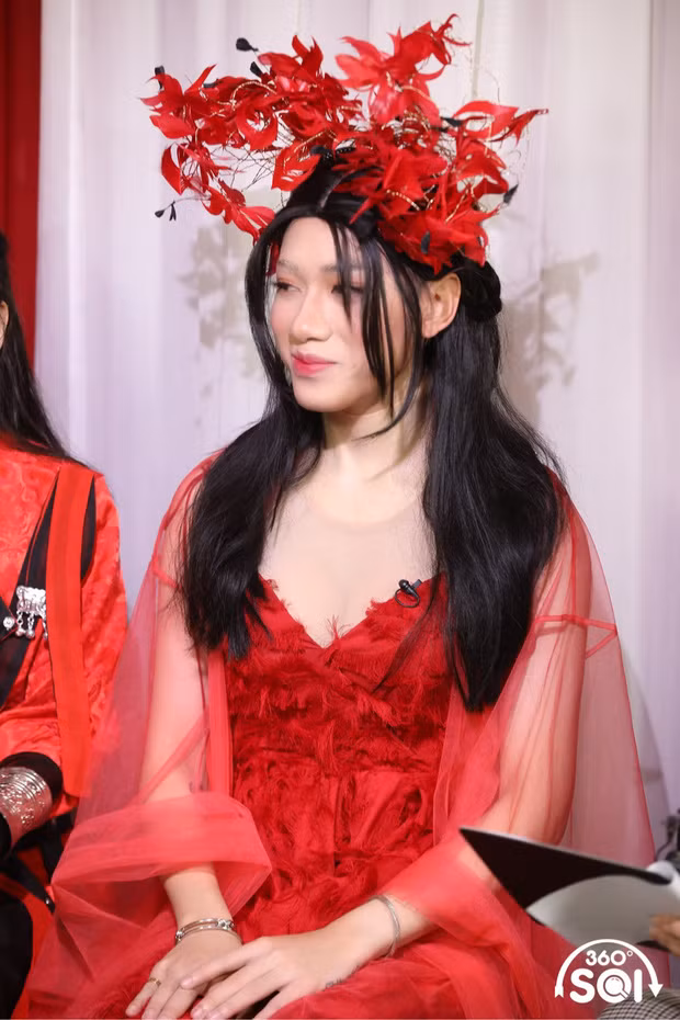 Showbiz 5/7: Huyền My nhập hội với Mai Phương Thúy giữa ồn ào “cạch mặt” Phương Oanh ảnh 6