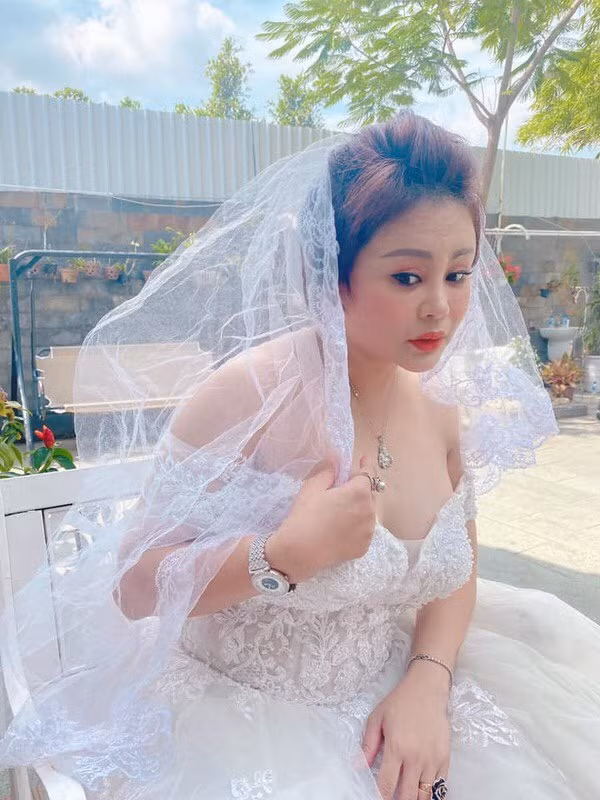 Bảo Anh khoe vòng 3 đẹp nín thở; Tiểu Vy tung bộ ảnh mới đón tuổi 20 ảnh 19