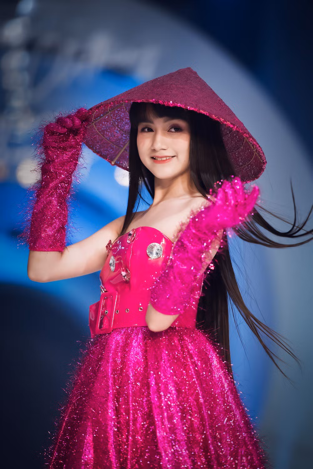 Sắc màu SV 28/7: Hotgirl 9X khoe gương mặt sắc lạnh quyến rũ; nữ sinh có chiều cao “khủng“ ảnh 7