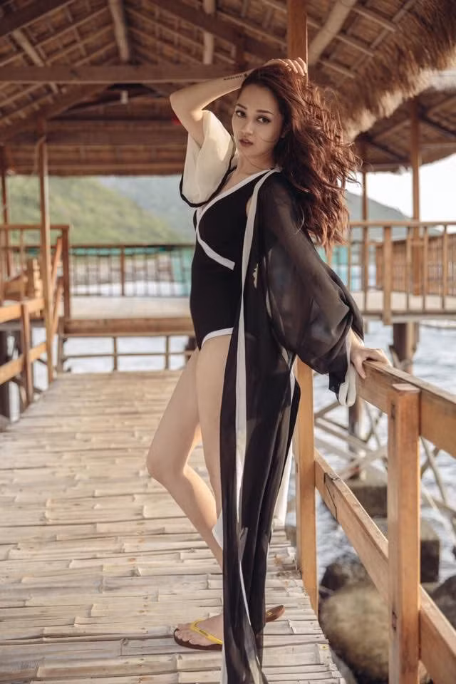 Bảo Anh khoe vòng 3 đẹp nín thở; Tiểu Vy tung bộ ảnh mới đón tuổi 20 ảnh 4
