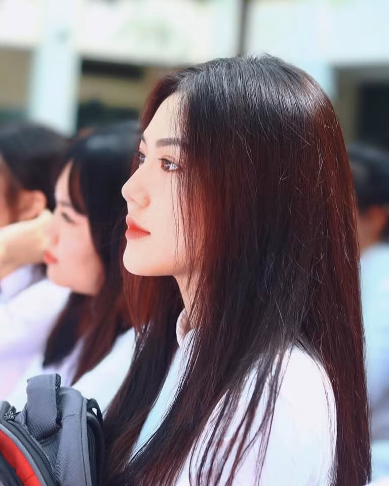 Sắc màu SV 31/7: Nữ sinh mặc áo dài “đẹp nhất mạng xã hội“ ảnh 2