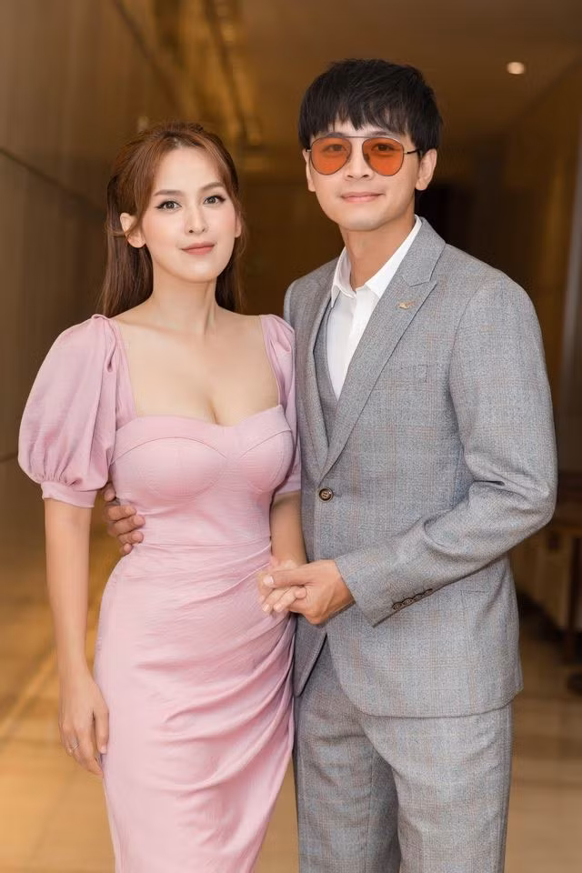 “Thả rông” khoác vét ra sân bay: Quỳnh Thư khiến người đối diện “đỏ mặt“ ảnh 32
