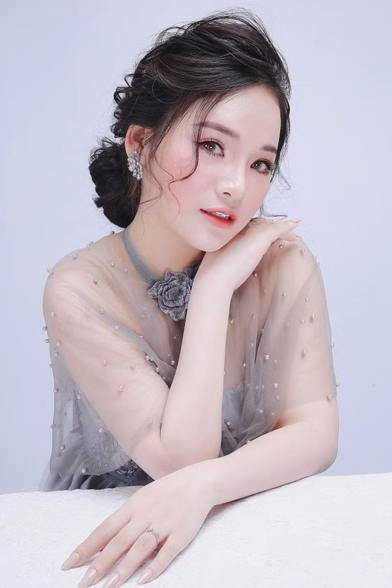 Sắc màu SV 28/7: Hotgirl 9X khoe gương mặt sắc lạnh quyến rũ; nữ sinh có chiều cao “khủng“ ảnh 12