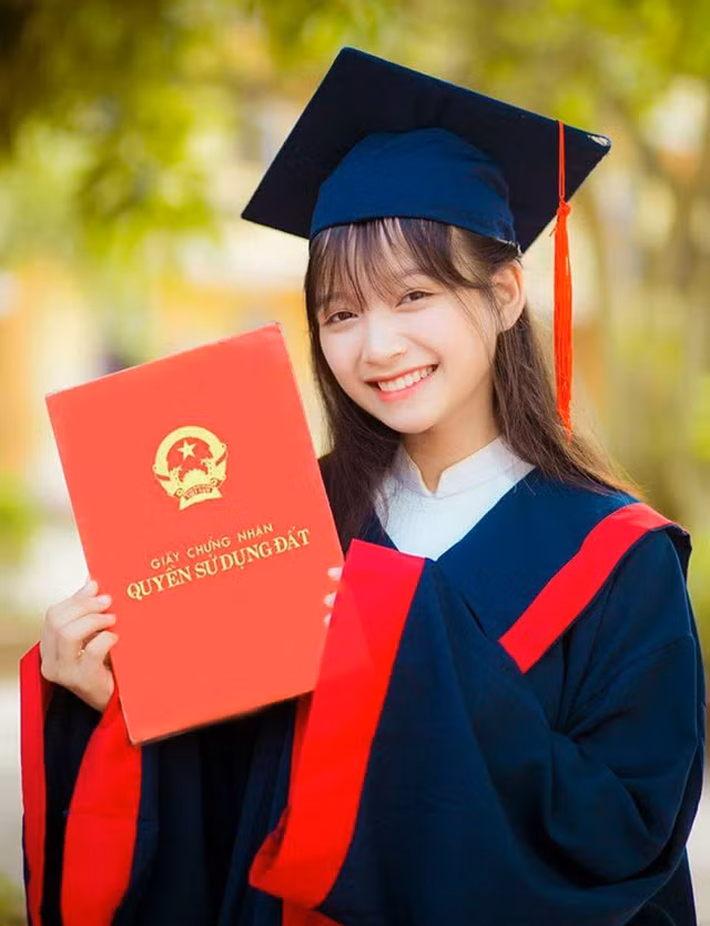 Sắc màu SV 15/7: Nữ sinh có vẻ đẹp tựa Lisa; hot girl RMIT được tặng đồng hồ 400 “củ” ảnh 9
