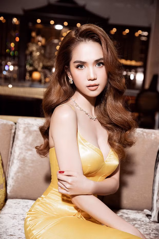Đông Nhi diện đồ hiệu chụp trong tủ đồ, sáng tác lạ lùng mới của Đen Vâu ảnh 12