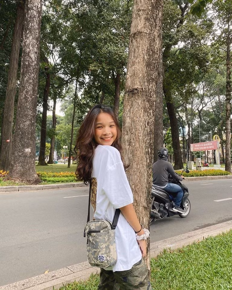 Sắc màu SV 15/7: Nữ sinh có vẻ đẹp tựa Lisa; hot girl RMIT được tặng đồng hồ 400 “củ” ảnh 11