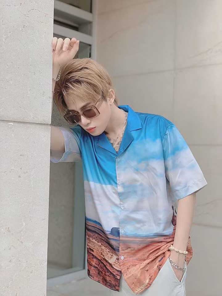 Showbiz 19/7: Hiền Thục phô diễn body, Hương Giang ướt át bên hồ bơi ảnh 14