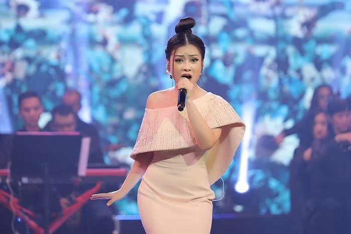 Bảo Anh khoe vòng 3 đẹp nín thở; Tiểu Vy tung bộ ảnh mới đón tuổi 20 ảnh 3