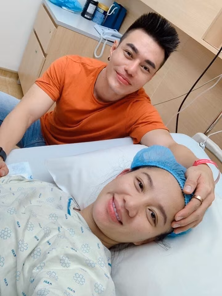 Hari Won, Nhật Kim Anh hạnh phúc bên mẹ; Angela Phương Trinh diện áo dài tại lễ Vu Lan ảnh 21
