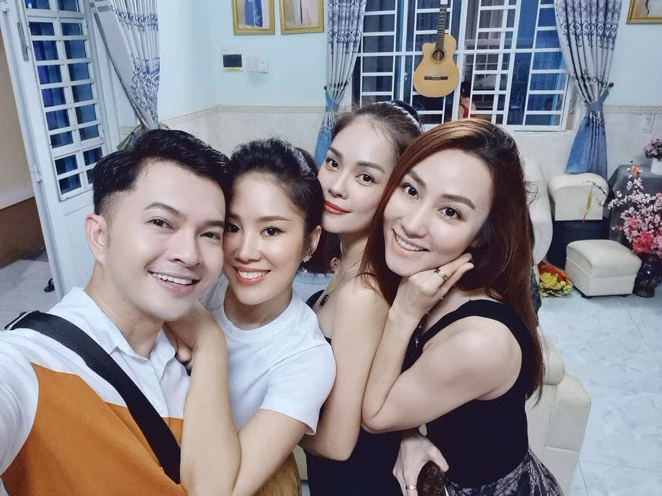 Ngọc Trinh hóa “Cô hầu gái” dù đã U40; Sơn Tùng phủ sóng “Sky Tour Movie” ở 190 quốc gia ảnh 4
