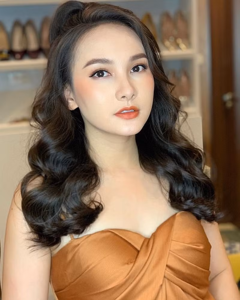 Showbiz 9/7: Noo Phước Thịnh “thả thính” Mai Phương Thúy, Tiểu Vy khoe body nóng bỏng ảnh 5