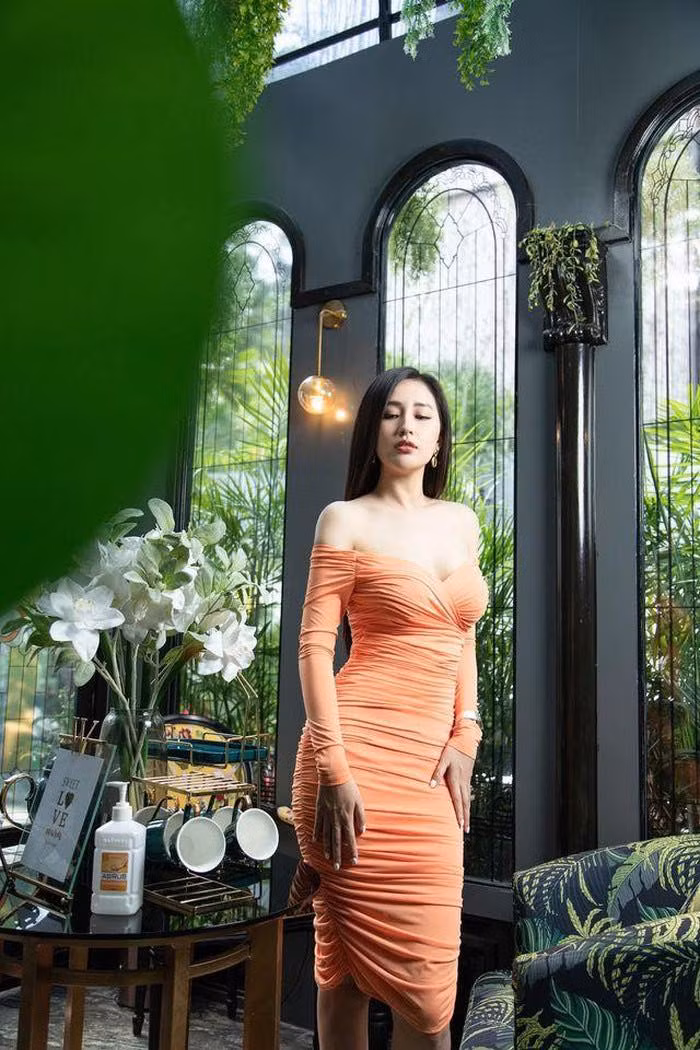 Lưu Hương Giang bị con gái tố “can thiệp dao kéo”; Hoa hậu Việt Nam 2006 khoe vòng 1 khủng ảnh 11