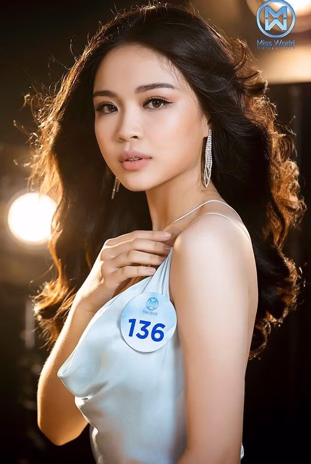 Sắc màu SV 17/7: Nữ sinh trung học đẹp tựa thiên thần; hotgirl 10X sở hữu tài sản “khủng“ ảnh 9