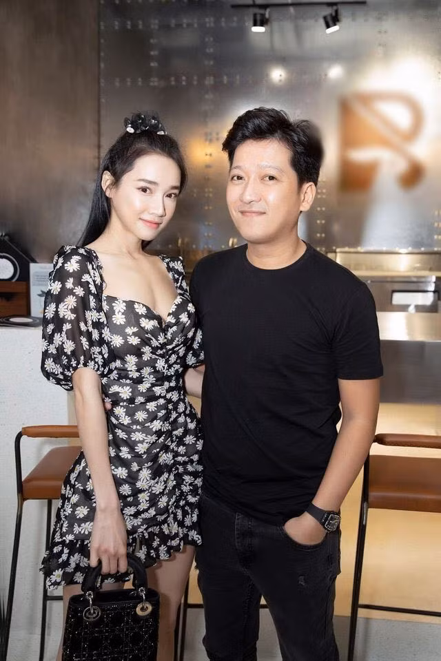 Tăng Thanh Hà diện trang phục xuyên thấu lạ mắt; Wowy ra Hà Nội “truy tìm” bác Lại Văn Sâm ảnh 14