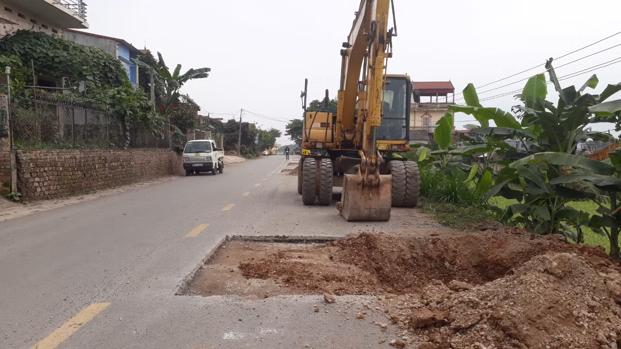 Đường mới cải tạo tốn 16 tỷ đồng đã nát bươm tại Bắc Giang ảnh 7