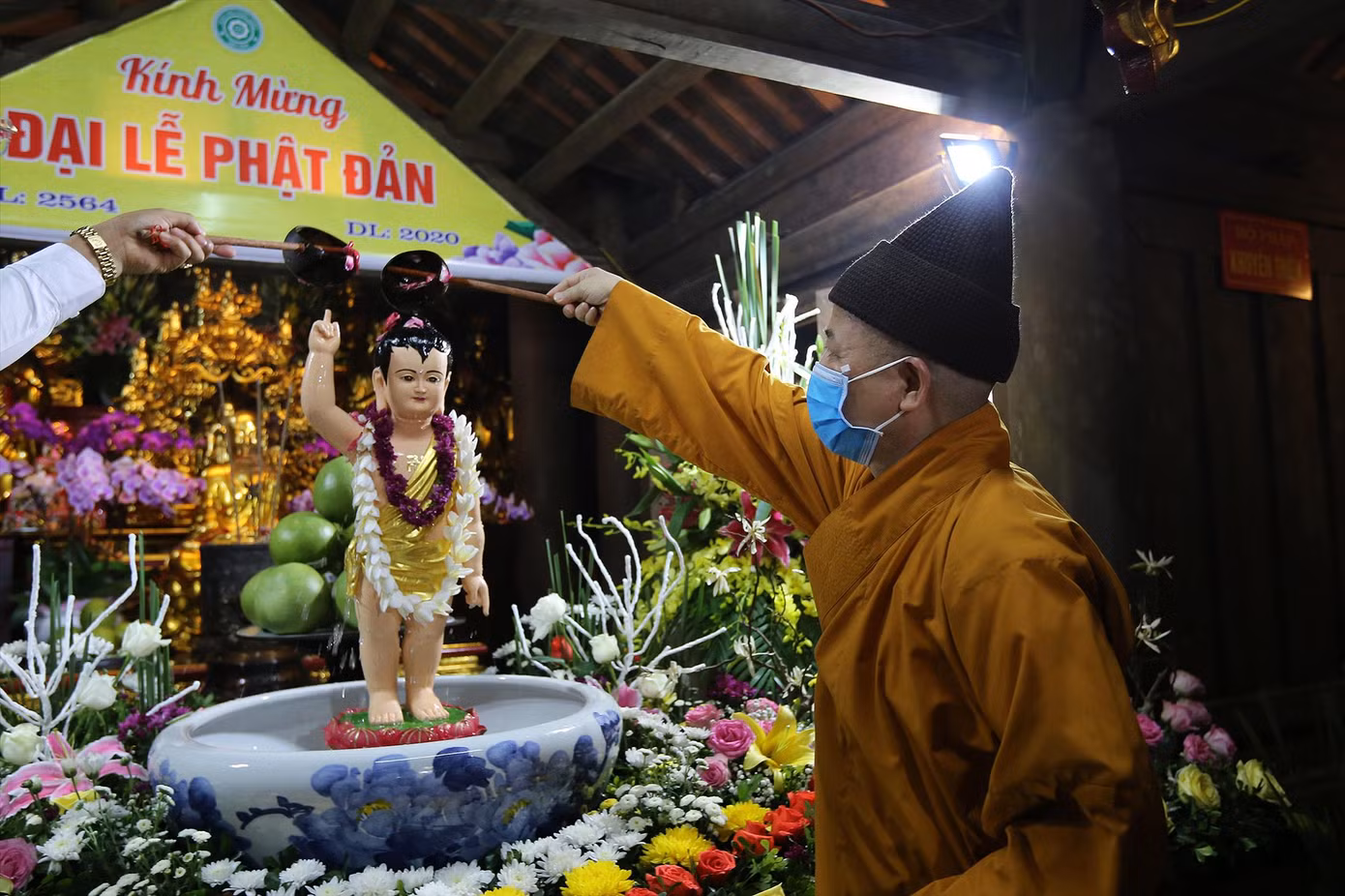 Chính lễ Phật đản đặc biệt ở chùa Quán Sứ ảnh 12