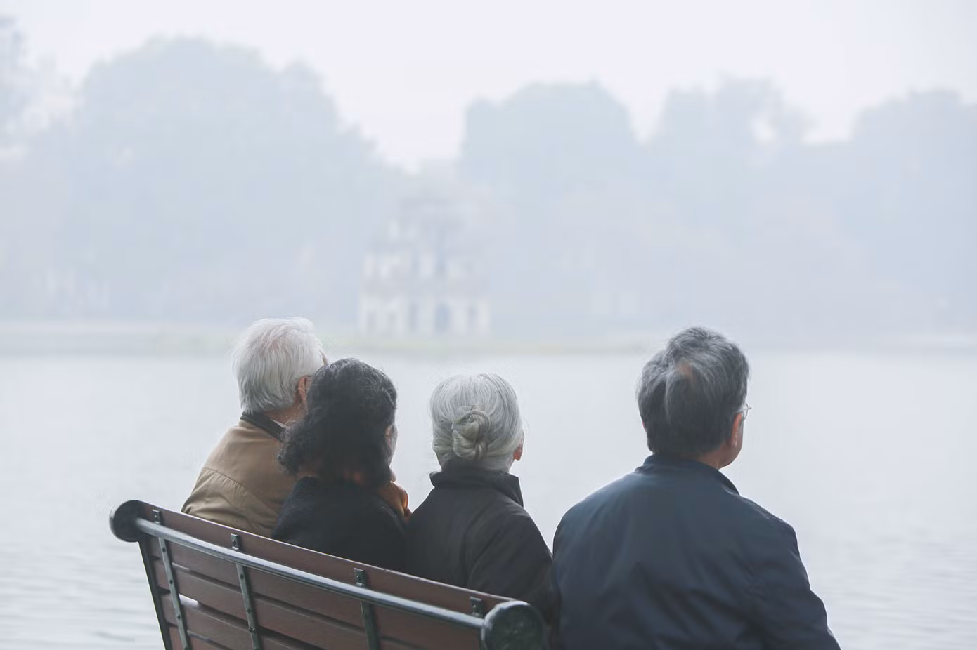 Hà Nội mờ ảo trong màn sương dầy đặc từ sáng đến chiều ảnh 4
