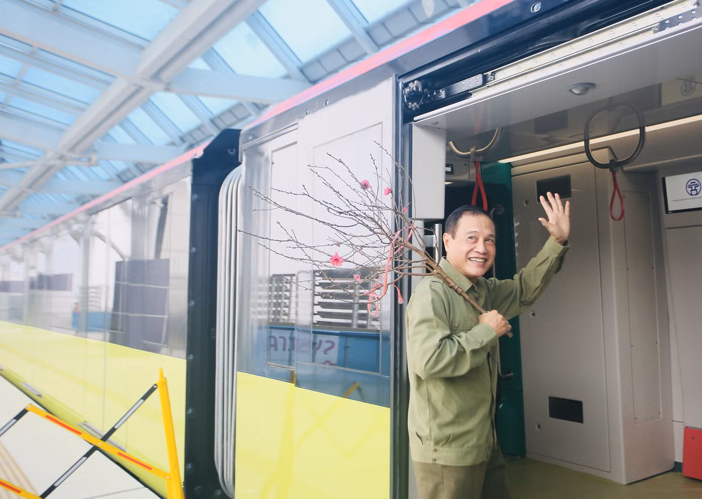 Nội thất hiện đại của tàu tuyến metro Nhổn - ga Hà Nội ảnh 12 Nội thất hiện đại của tàu tuyến metro Nhổn - ga Hà Nội ảnh 12