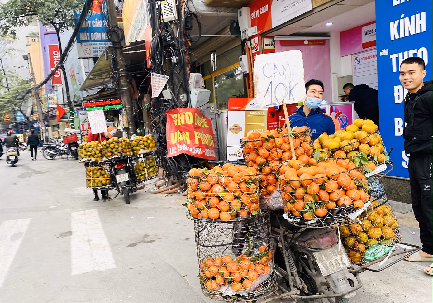 Hà Nội tái diễn 'chợ cóc' tự phát khi Tết Nguyên đán cận kề ảnh 5