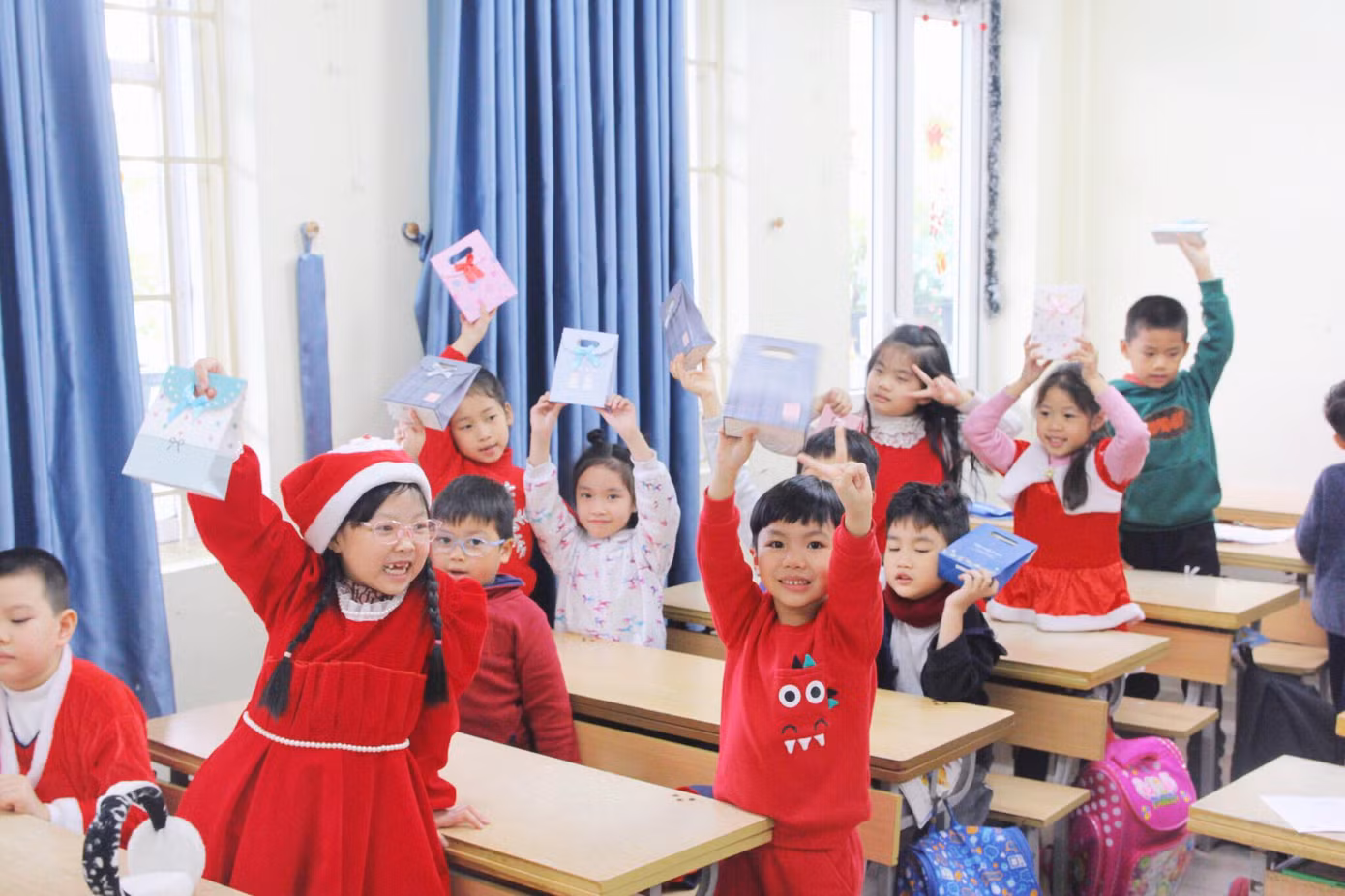 Một ngày bận rộn của 'ông già Noel' 9x tại Hà Nội ảnh 6