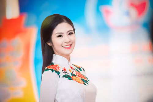 Người đẹp Huỳnh Thúy Vi nhận bằng thạc sĩ, chuẩn bị làm giảng viên đại học ảnh 11