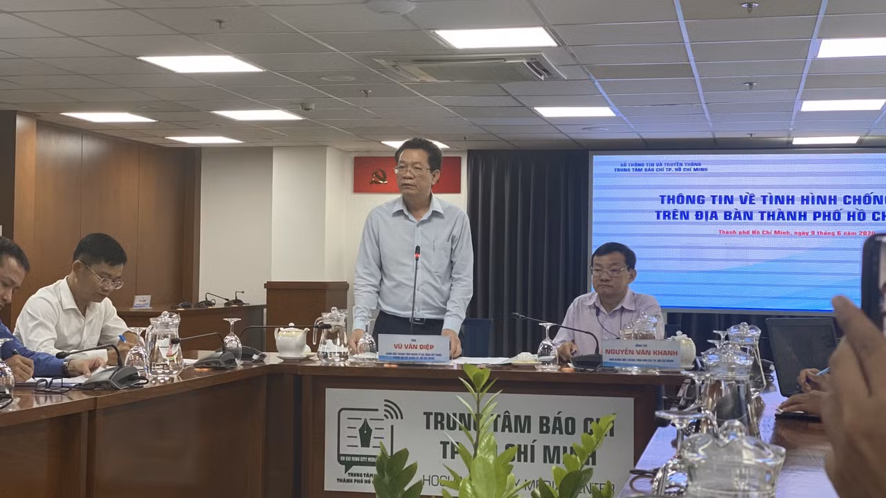TPHCM còn 22 tuyến đường hễ mưa là ngập gần nửa mét ảnh 4