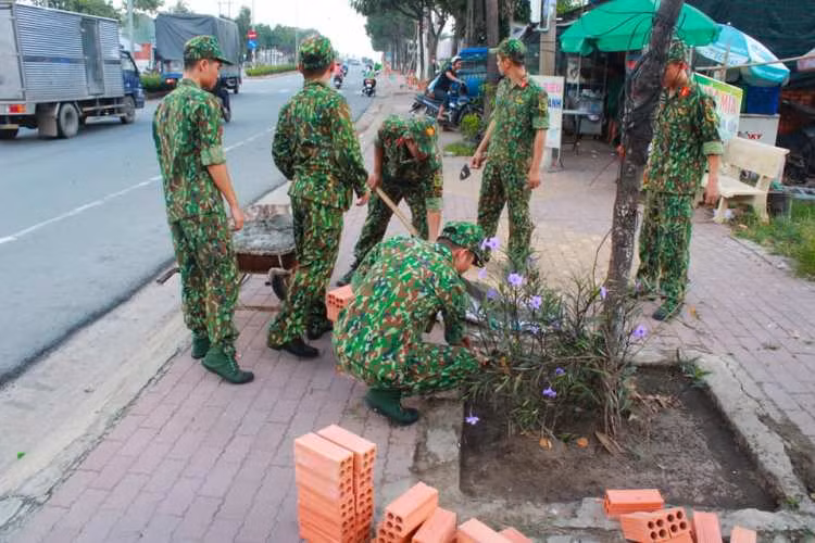 Tuổi trẻ Bình Dương ‘tô sắc’ đường phố dịp cuối tuần ảnh 5