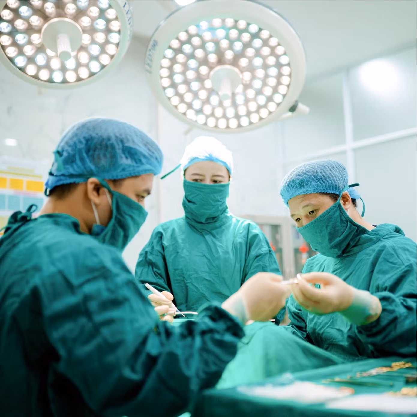 Bác sĩ Đặng Văn Định - Sở hữu bàn tay vàng trong lĩnh vực tạo hình thẩm mỹ ảnh 2