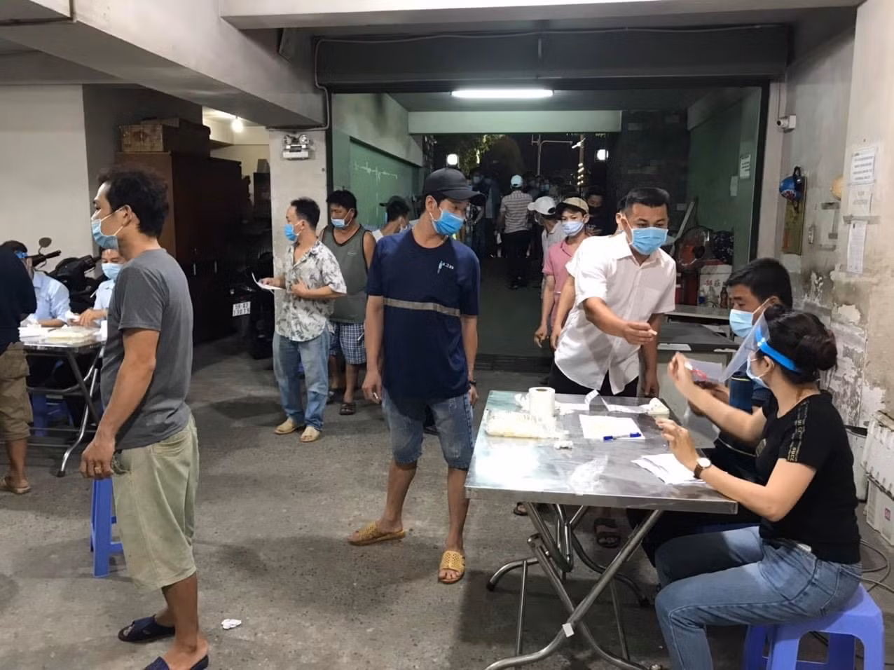 BN 1349 mắc COVID-19 đã đi ăn uống nhiều nơi, tiếp xúc cả trăm người ảnh 2