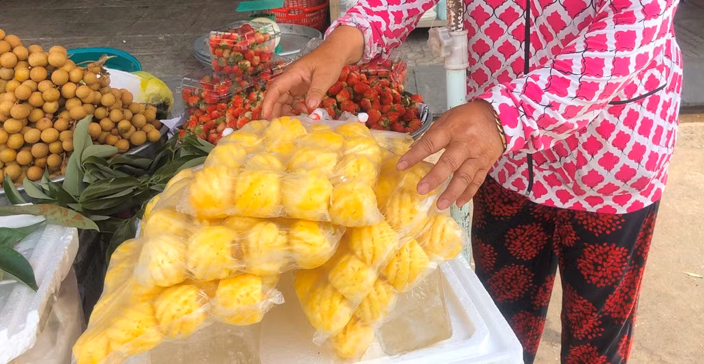 Thơm mini Thái Lan 'xuống đường', giá 120.000 đồng/kg ảnh 2