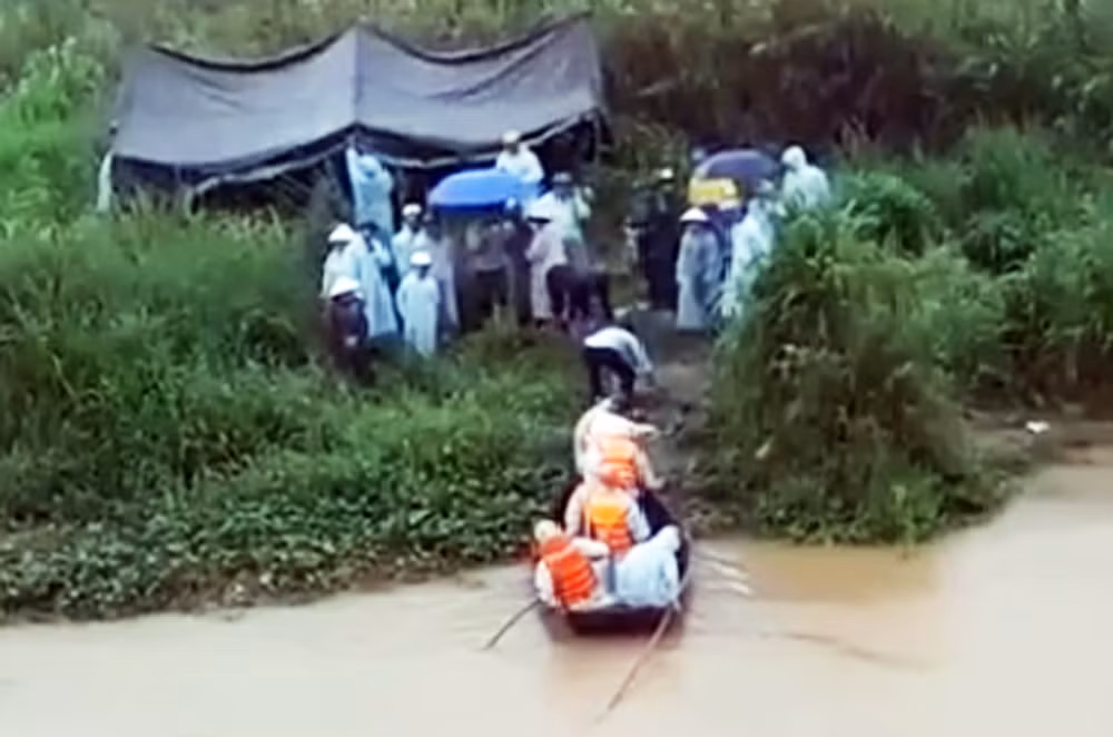Ba học sinh chết đuối khi tắm suối Liên Khương ảnh 1