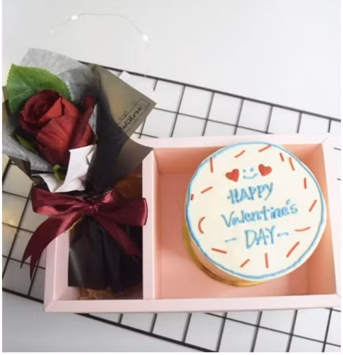 Nam sinh viên đặt tiệm bánh gửi bánh cho… 5 cô người yêu khác nhau vào đúng ngày Valentine ảnh 1
