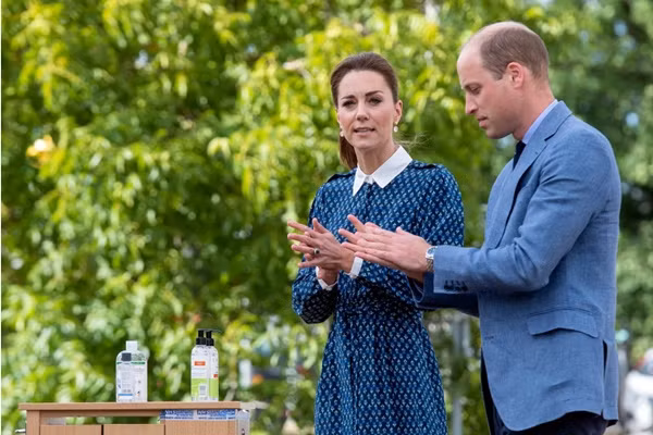 Meghan được so sánh với Công nương Diana nhưng Kate Middleton lại là người giống Nữ hoàng ảnh 3