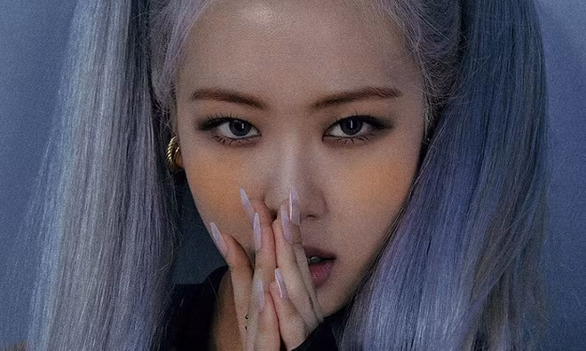Không chỉ Yoona, đến lượt Rosé cũng có siêu năng lực biến chân vòng kiềng thành chân thẳng ảnh 8