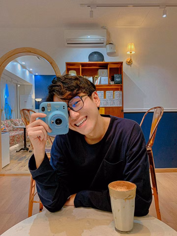 Gặp Thiện Khiêm, vlog “soái ca” Khiemslays với nụ cười lan tỏa năng lượng tích cực ảnh 1