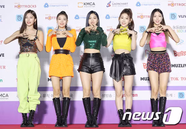 Stylist của ITZY có “âm mưu” gì khi tiền không thiếu mà cả năm nay, ITZY toàn mặc xấu? ảnh 2