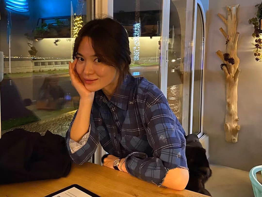 Loạt ảnh này có gì lạ mà giúp Song Hye Kyo được khen “vượt trội Kim Tae Hee, Son Ye Jin”? ảnh 5