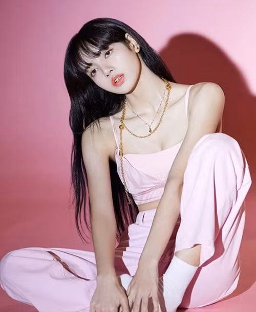 Dở khóc dở cười như Lisa: Chụp ảnh quảng cáo mỹ phẩm nhưng khiến vòng cổ cháy hàng ảnh 2