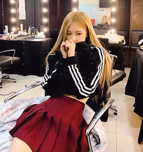 Học ngay BLACKPINK bí kíp tạo dáng siêu tự nhiên mà lên ảnh "sống ảo" cực đẹp ảnh 5
