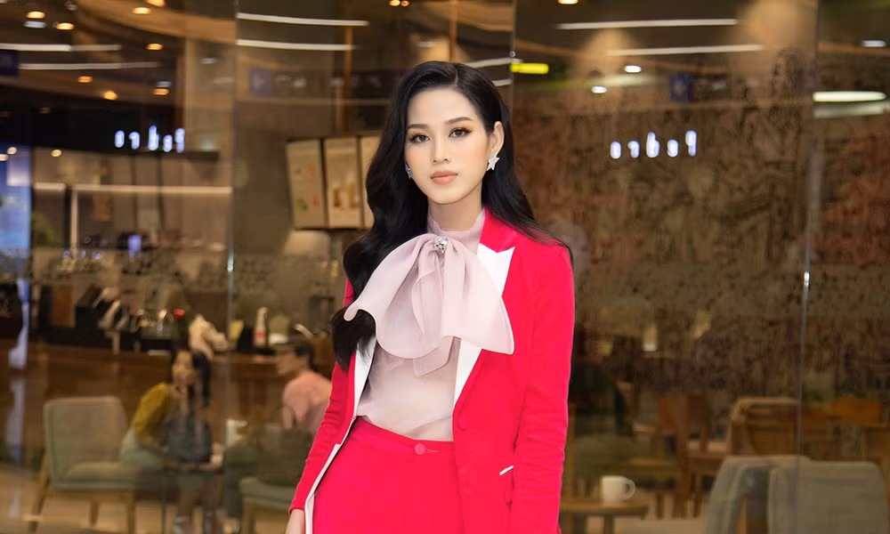 Hết đụng hàng ở show thời trang, Phí Phương Anh lại bị nghi sao chép Jennie trong MV mới ảnh 9