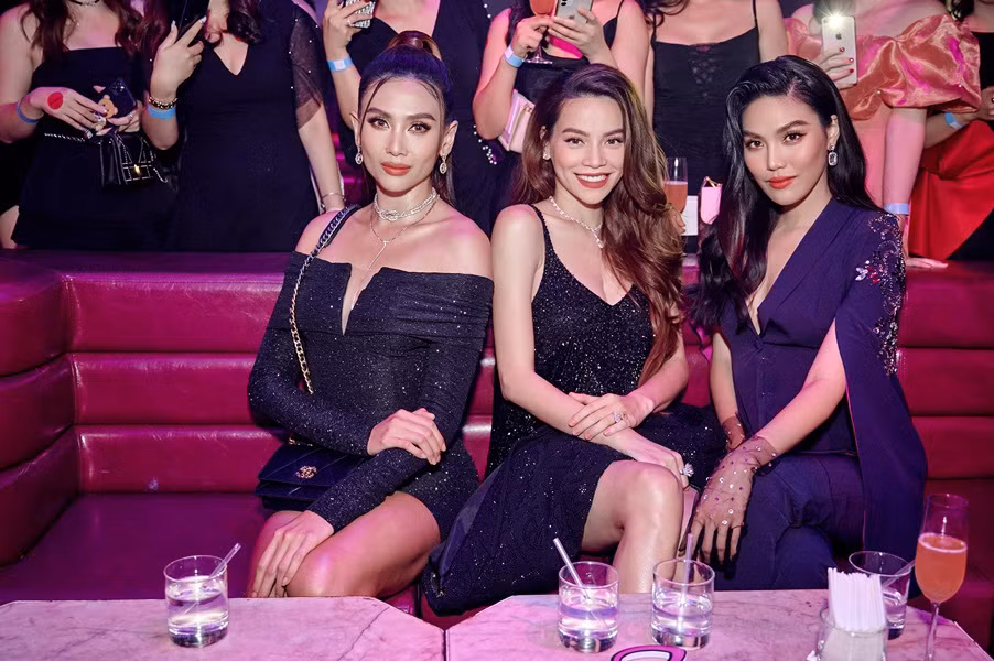 Lần đầu tiên từ khi có tin đồn mang thai, Hồ Ngọc Hà công khai khoe bụng bầu ảnh 6