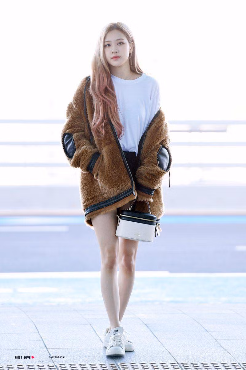 “Thánh diện đồ cồng kềnh” gọi tên Rosé: Mặc váy áo to sụ vẫn thanh thoát mới lạ ảnh 7