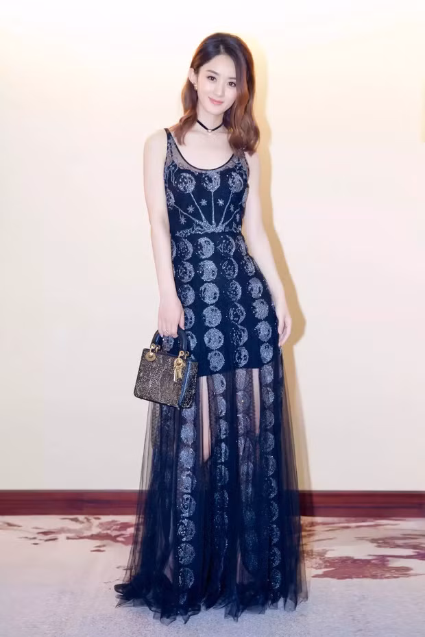 Ngày nào còn bị chê “phèn”, giờ Triệu Lệ Dĩnh chẳng hề kém cạnh khi đụng hàng Jennie ảnh 2