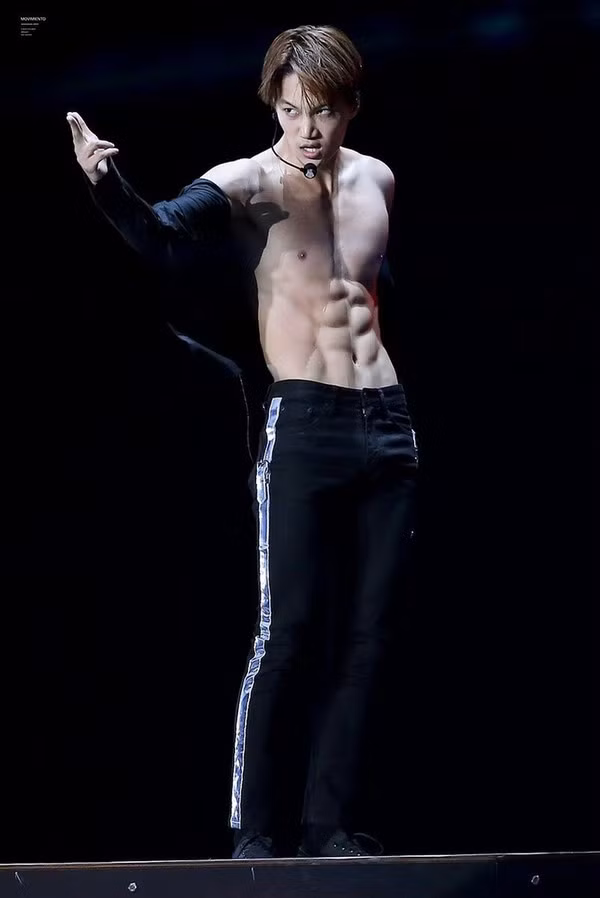 Từ Baekho (NU’EST) đến Jaehyun (NCT) - màn khoe cơ bụng đỉnh cao của các nam thần K-Pop ảnh 7