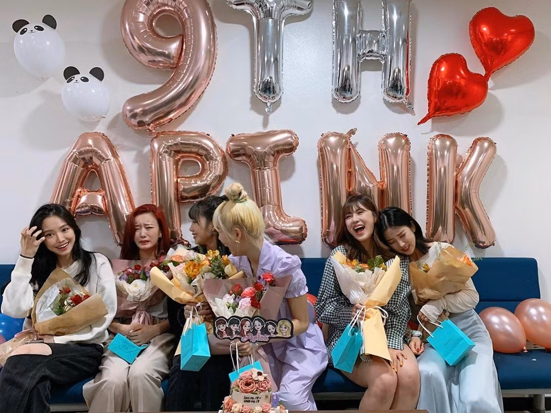 Sao Hàn 24H: Jeon Somi tái ngộ ba thành viên I.O.I, Apink kỷ niệm 9 năm debut ảnh 4