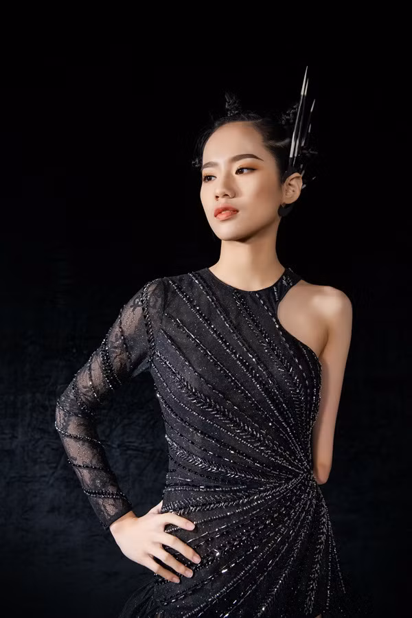 Người mẫu khuyết tay hay chuyện cô bạn 16 tuổi yêu thương cơ thể không hoàn hảo của mình ảnh 3
